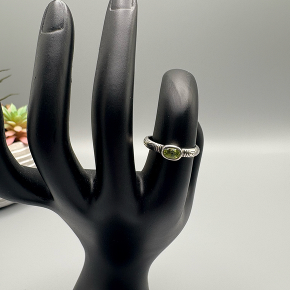 Sterling Silver and Peridot Ring Sz 7 - Picture 1 of 6